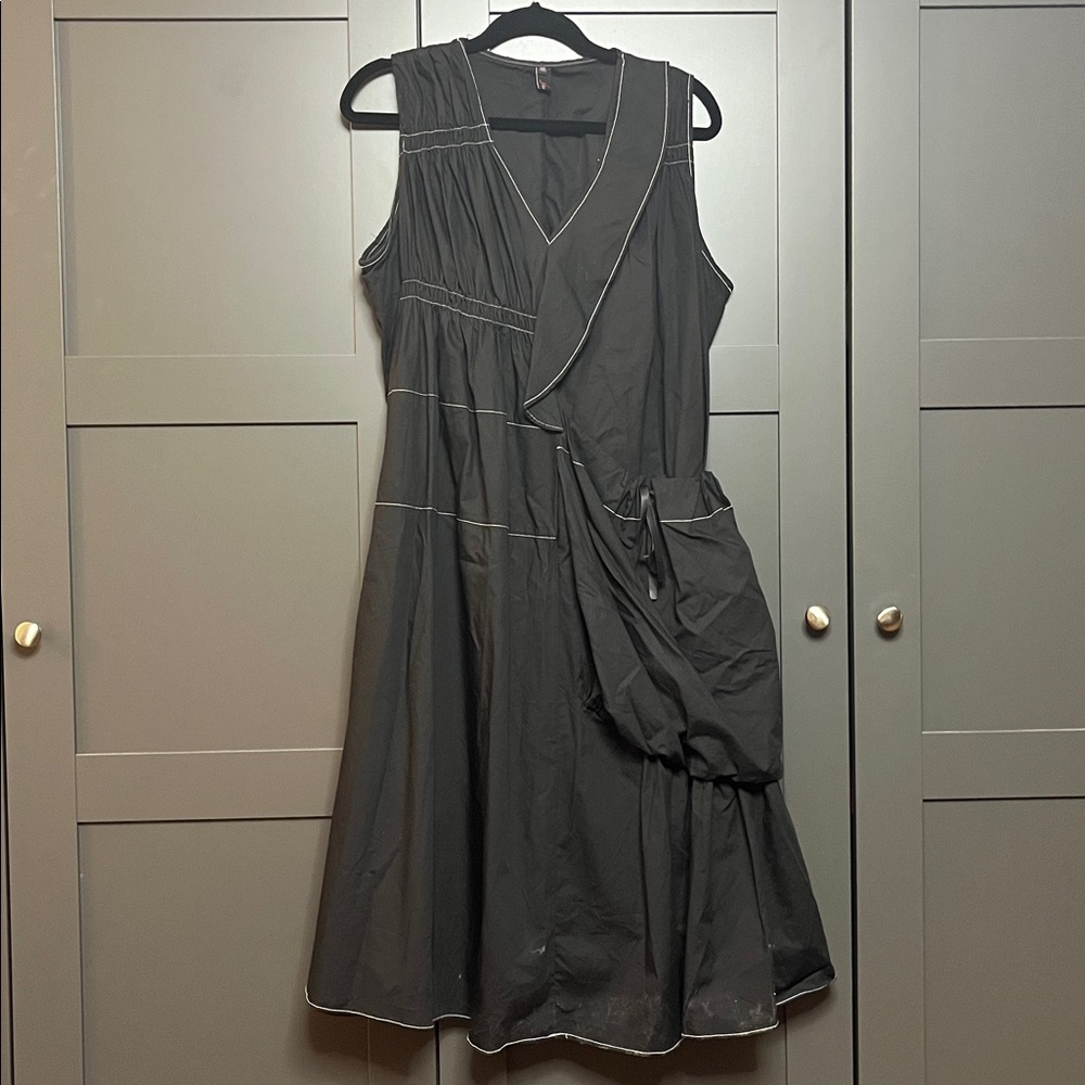Stylish Black Sleeveless Dress with Side Bag pocket